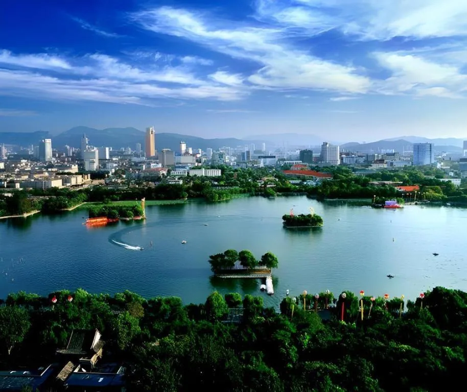 Xana Hotelle Jinan Daminghu North Gate