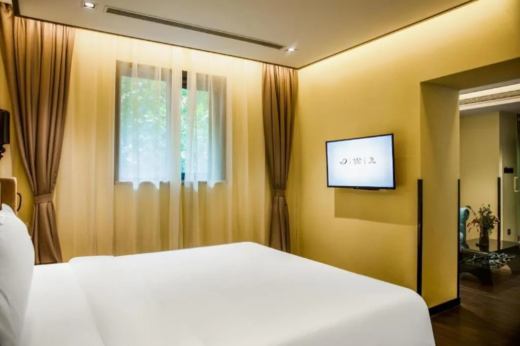 Bed in Xana Hotelle Beijing Olympic Park South Lishuiqiao Metro Station