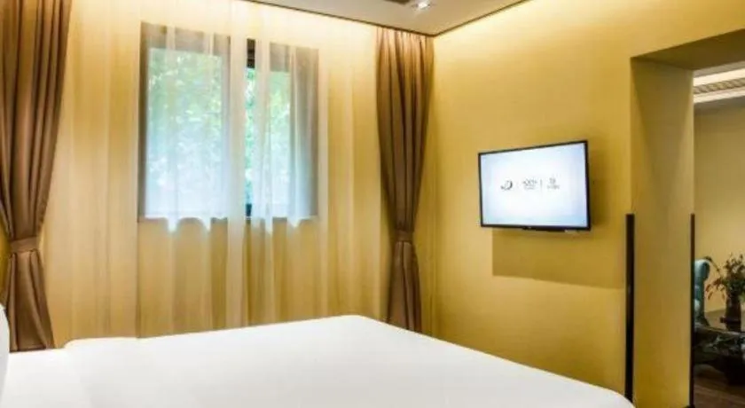 Bed in Xana Hotelle Beijing Olympic Park South Lishuiqiao Metro Station