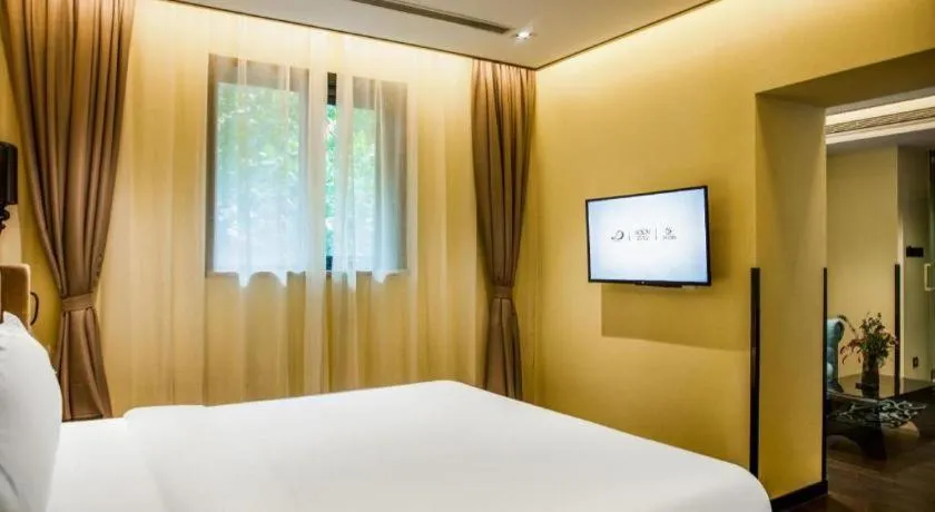 Bed in Xana Hotelle Beijing Olympic Park South Lishuiqiao Metro Station