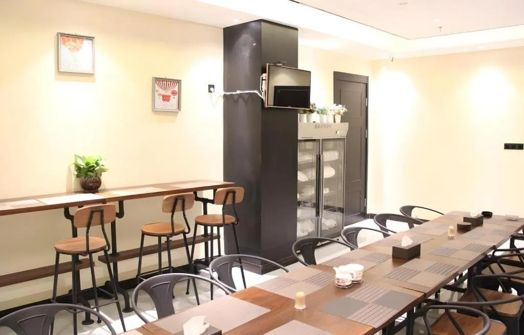 Xana Lite Korla Xiangli Avenue Food Street