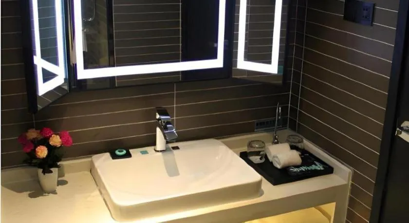 Xana Lite Korla Xiangli Avenue Food Street