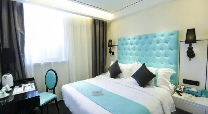 Bed in Xana Lite·Dunhua Railway Station