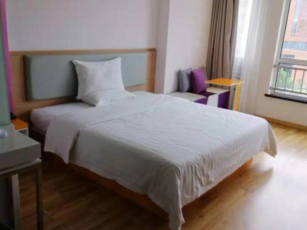 Bed in 7Days Inn Tianjin Airport NO.1 Bridge Branch