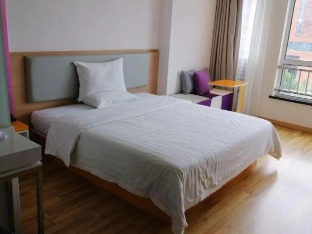 Bed in 7Days Inn Tianjin Airport NO.1 Bridge Branch