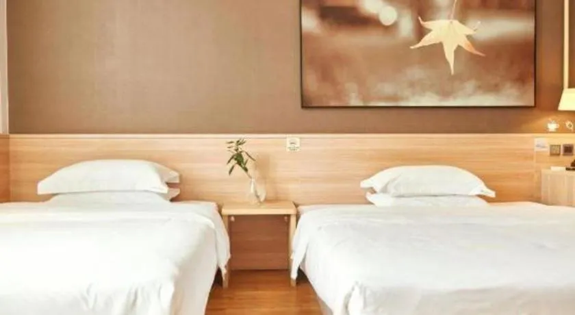 Bed in IU Hotel Chengdu Jianyang Xiongzhou Plaza