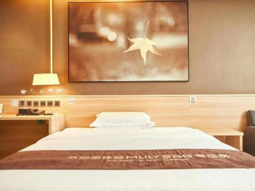 Bed in IU Hotel Chengdu Jianyang Xiongzhou Plaza