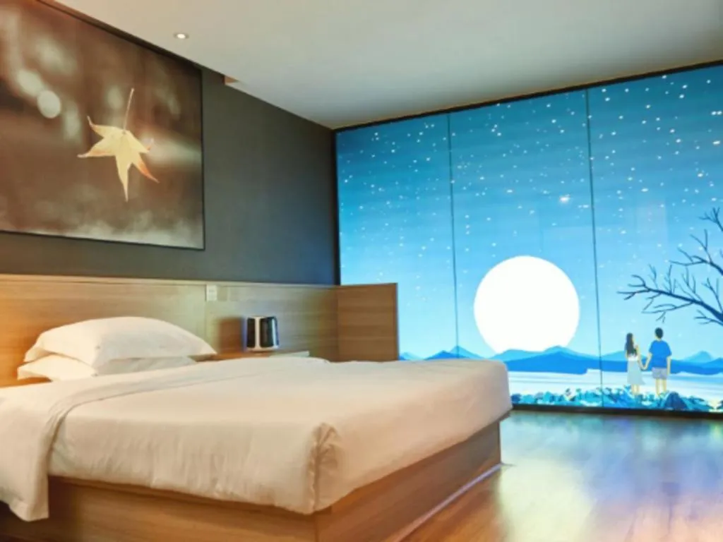 Bed in IU Hotel Chengdu Jianyang Xiongzhou Plaza