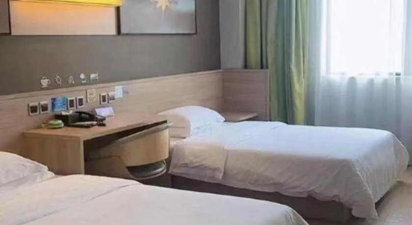 Bed in IU Hotel Chengdu Jianyang Xiongzhou Plaza