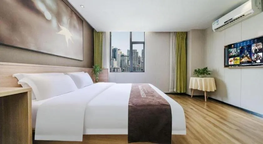 Bed in IU Hotel Chengdu Jianyang Xiongzhou Plaza