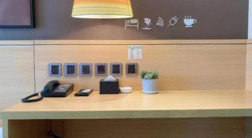 IU Hotel Chengdu Jianyang Xiongzhou Plaza