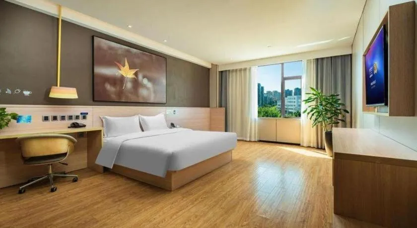 Bed in IU Hotel Chengdu Jianyang Xiongzhou Plaza