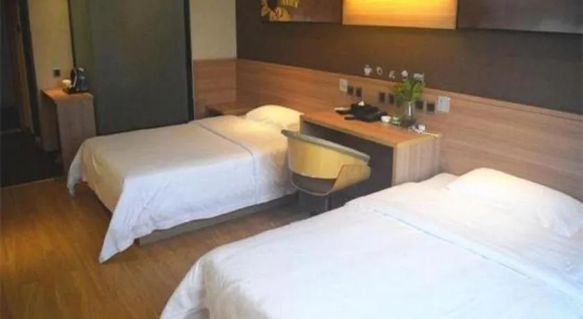 Bed in IU Hotel Chengdu Jianyang Xiongzhou Plaza