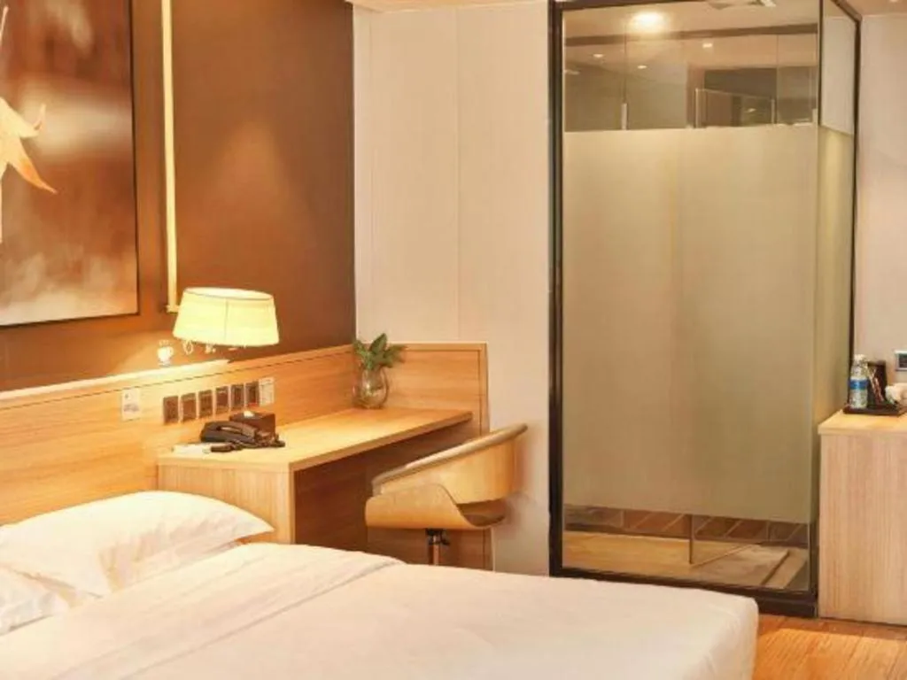 Bed in IU Hotel Chengdu Jianyang Xiongzhou Plaza