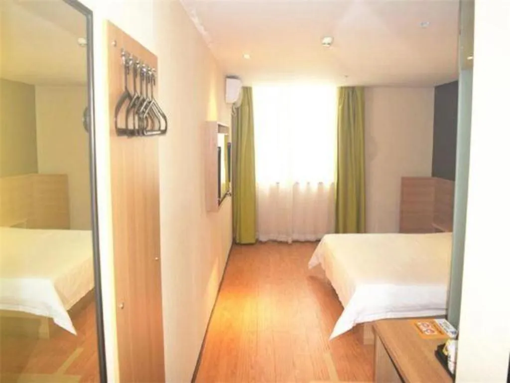 Bed in IU Hotel Chengdu Jianyang Xiongzhou Plaza