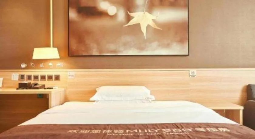 Bed in IU Hotel Chengdu Jianyang Xiongzhou Plaza