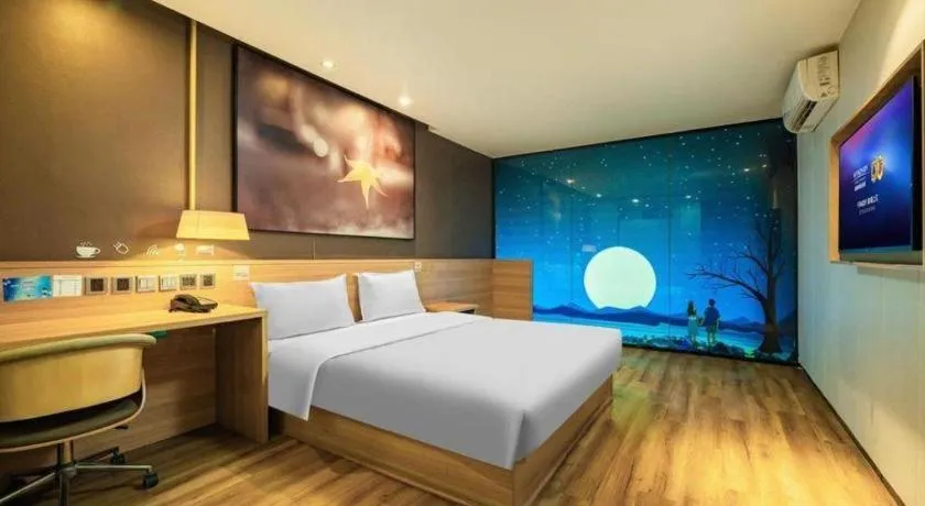 Bed in IU Hotel Chengdu Jianyang Xiongzhou Plaza