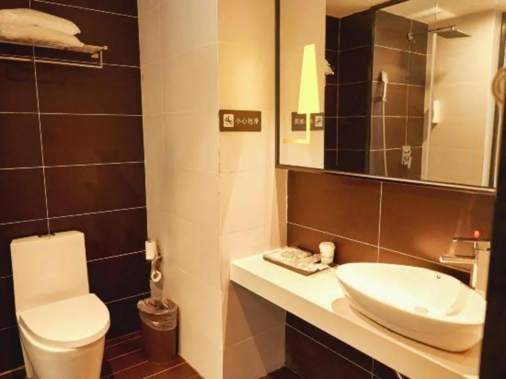 IU Hotel Chengdu Jianyang Xiongzhou Plaza