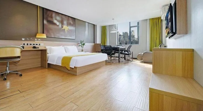 Bed in IU Hotel Chengdu Jianyang Xiongzhou Plaza
