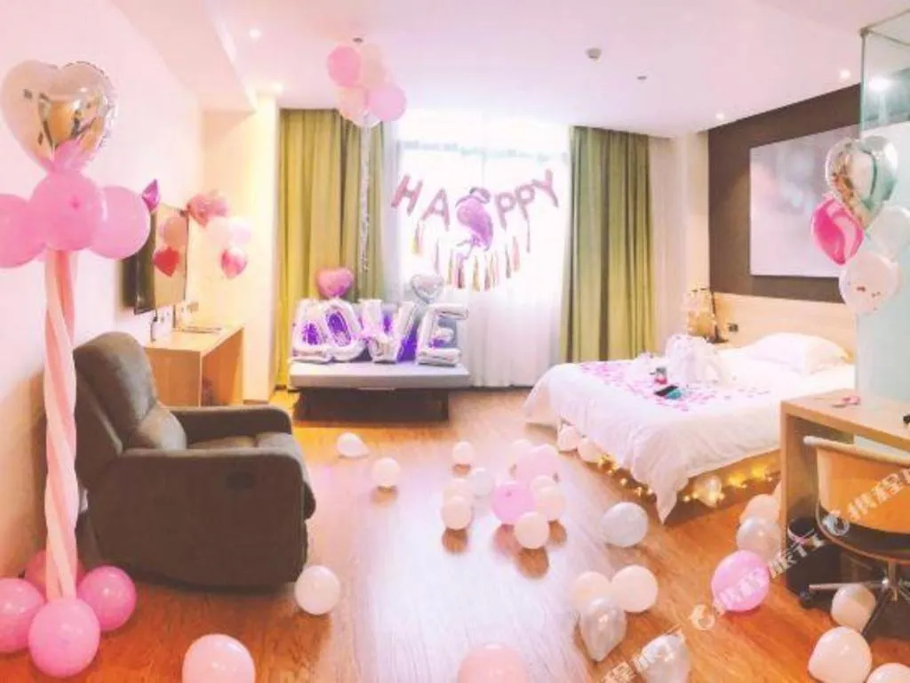 Bed in IU Hotel Chongqing Jiangbei International Airport