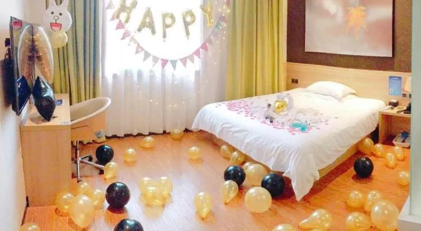 Bed in IU Hotel Chongqing Jiangbei International Airport