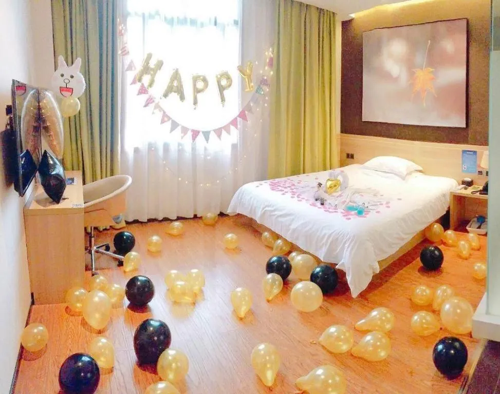 Bed in IU Hotel Chongqing Jiangbei International Airport