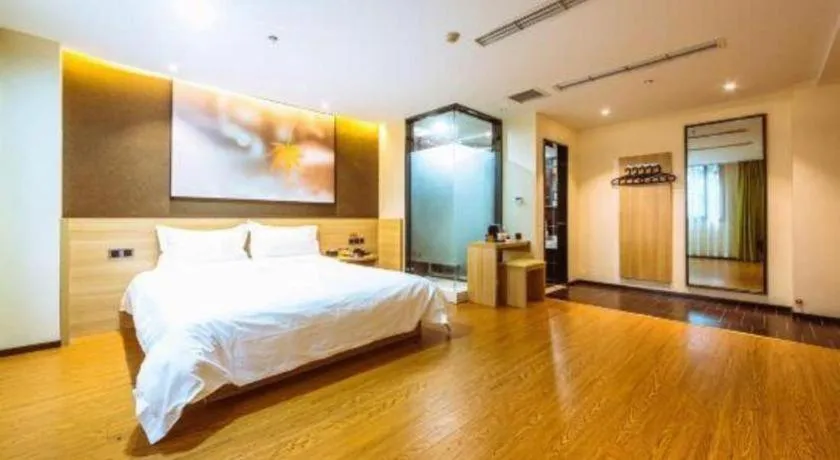 Bed in IU Hotel Chongqing Jiangbei International Airport