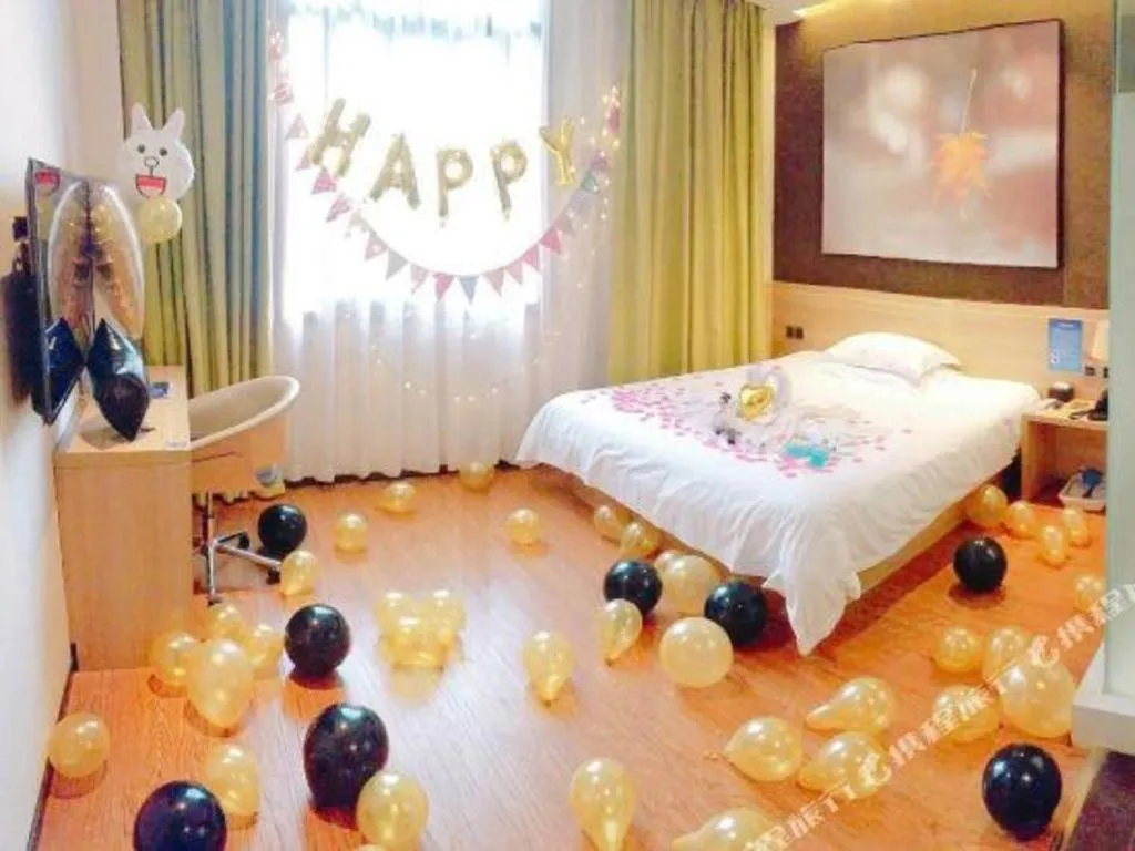 Bed in IU Hotel Chongqing Jiangbei International Airport