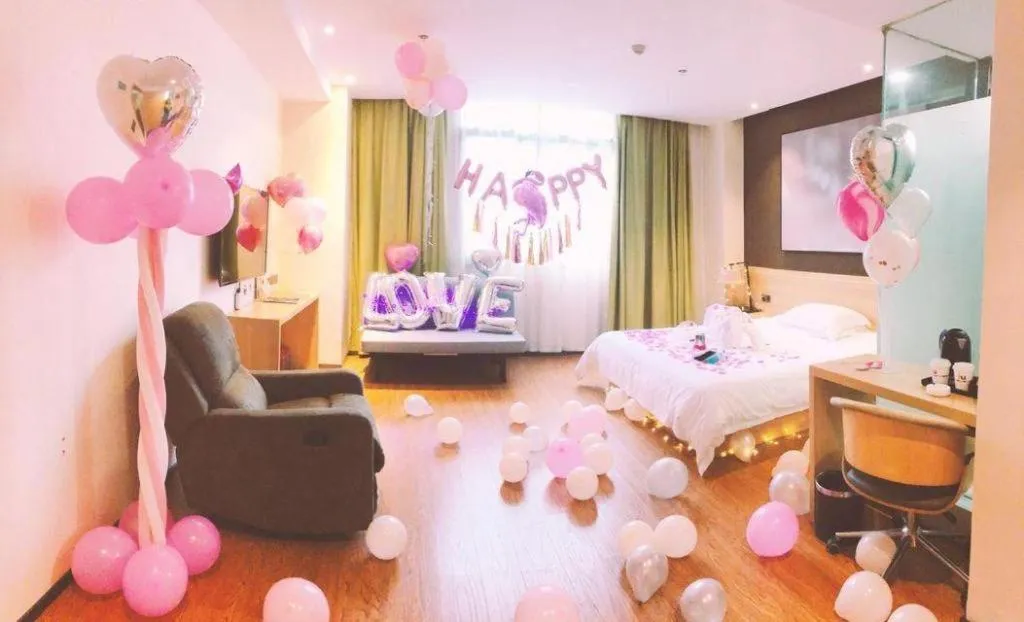 Bed in IU Hotel Chongqing Jiangbei International Airport