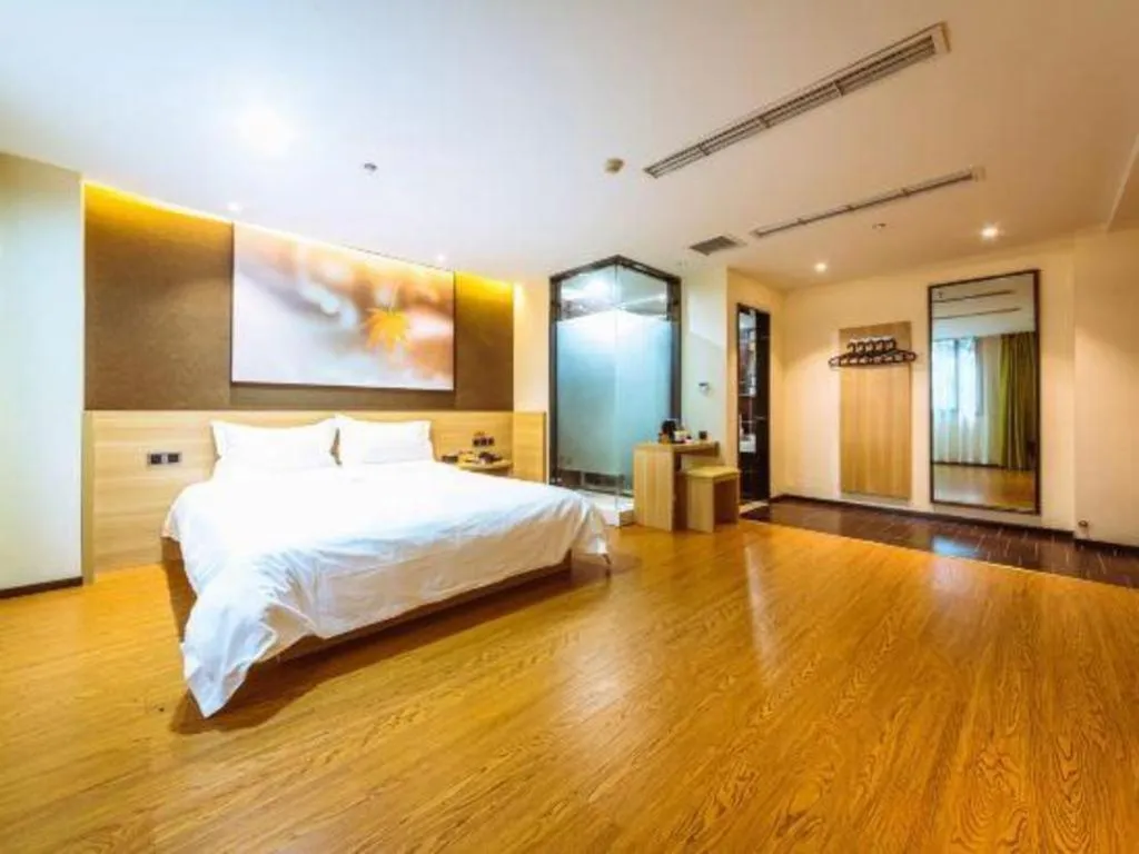 Bed in IU Hotel Chongqing Jiangbei International Airport