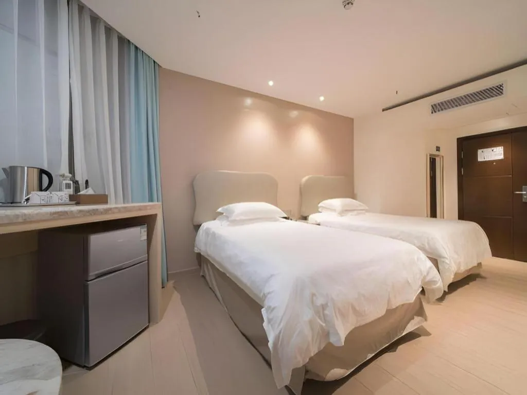 Bed in Leisurely Hotel Shenzhen