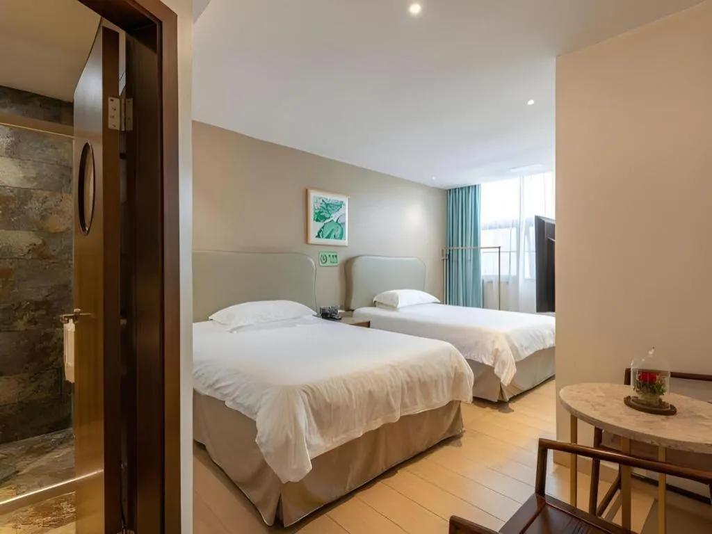 Bed in Leisurely Hotel Shenzhen