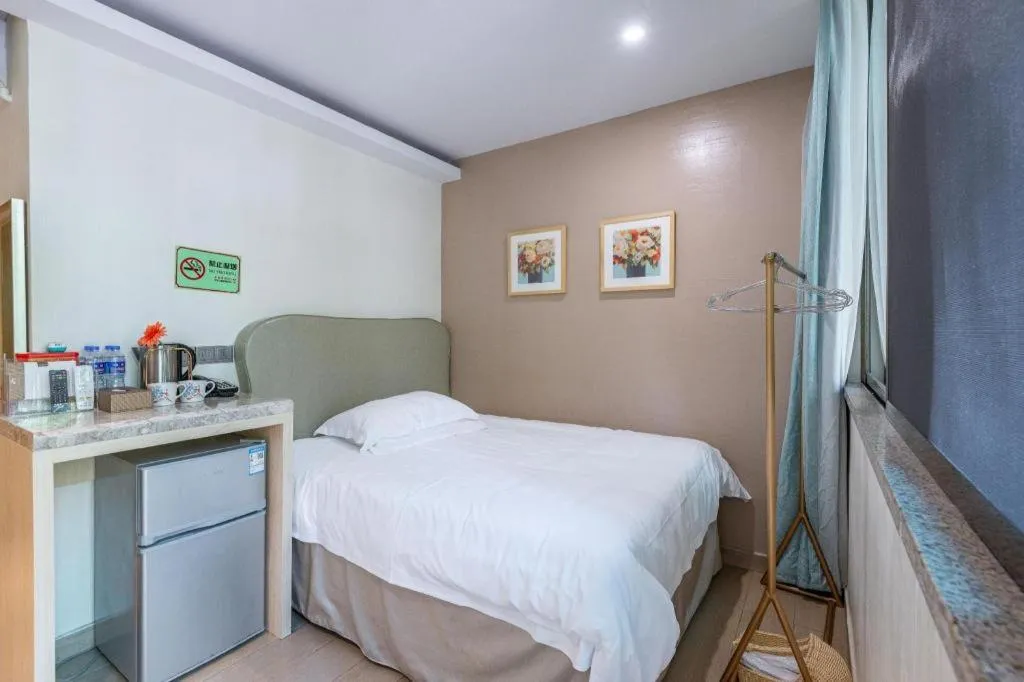 Bed in Leisurely Hotel Shenzhen