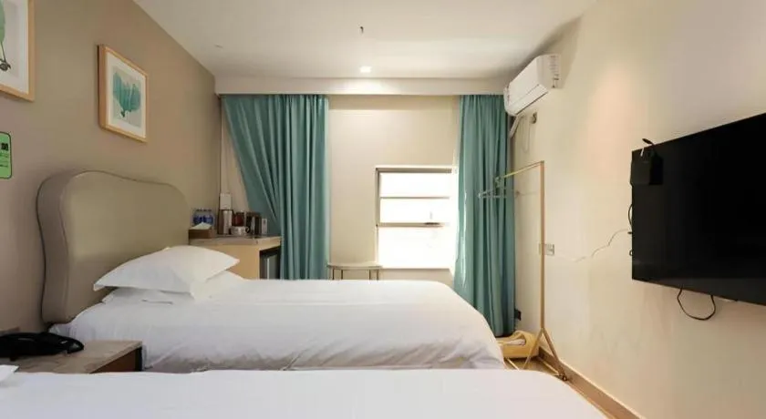 Bed in Leisurely Hotel Shenzhen