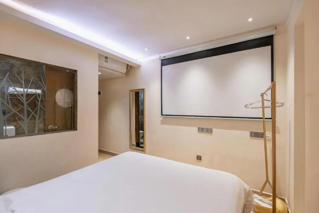 Bed in Leisurely Hotel Shenzhen