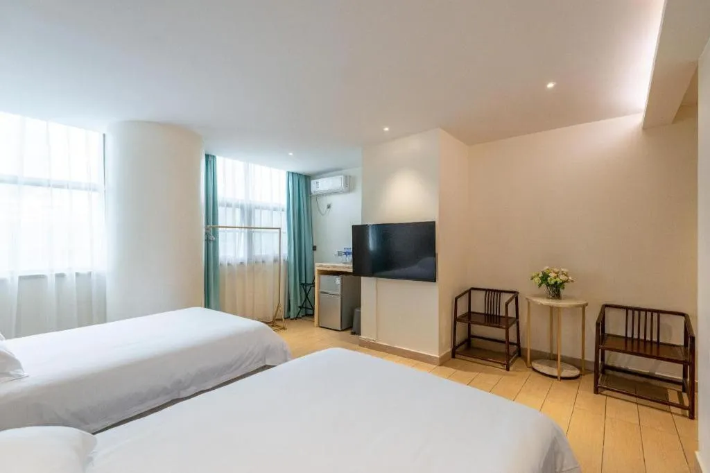 Bed in Leisurely Hotel Shenzhen