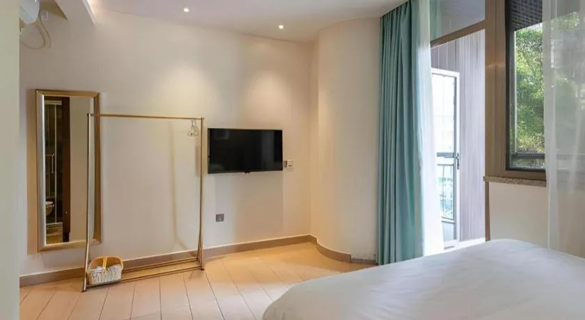 Bed in Leisurely Hotel Shenzhen