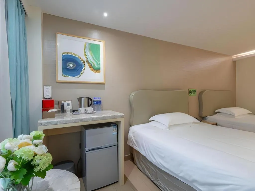 Bed in Leisurely Hotel Shenzhen