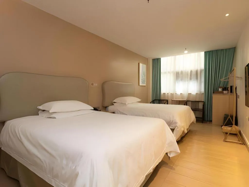 Bed in Leisurely Hotel Shenzhen