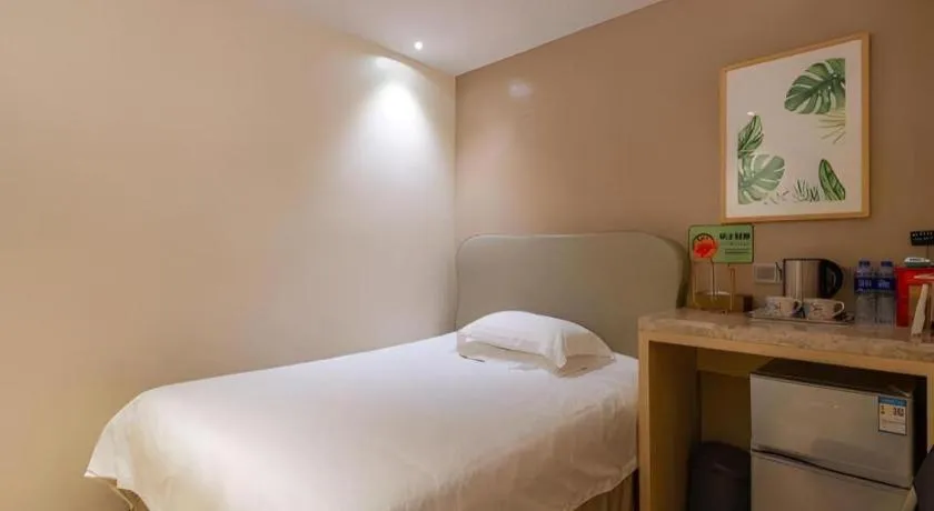 Bed in Leisurely Hotel Shenzhen