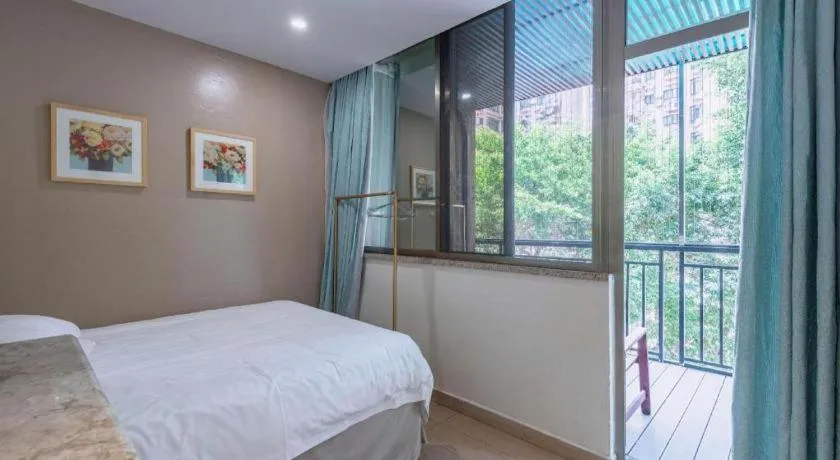 Bed in Leisurely Hotel Shenzhen