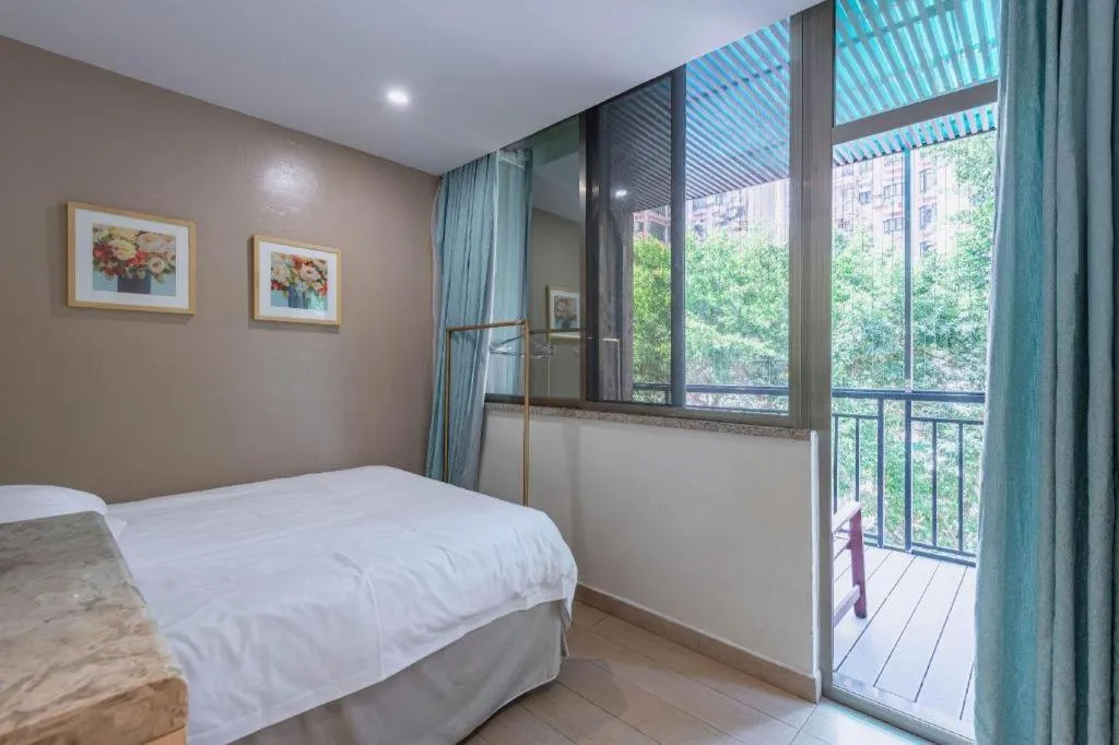 Bed in Leisurely Hotel Shenzhen