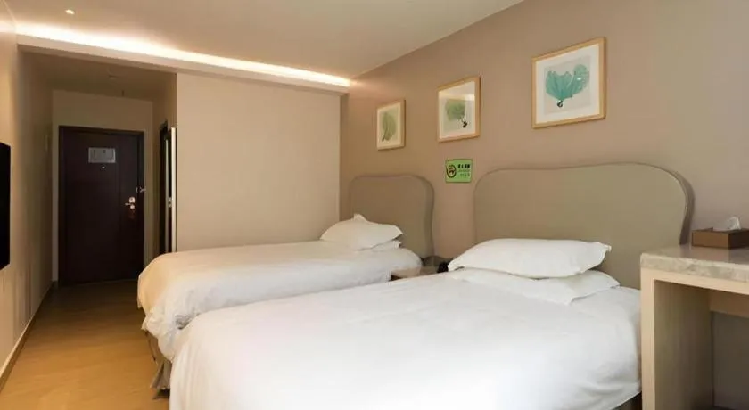 Bed in Leisurely Hotel Shenzhen