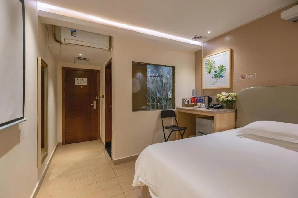 Bed in Leisurely Hotel Shenzhen