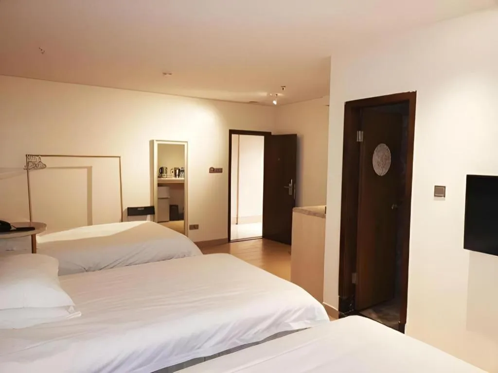 Bed in Leisurely Hotel Shenzhen