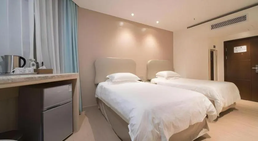 Bed in Leisurely Hotel Shenzhen