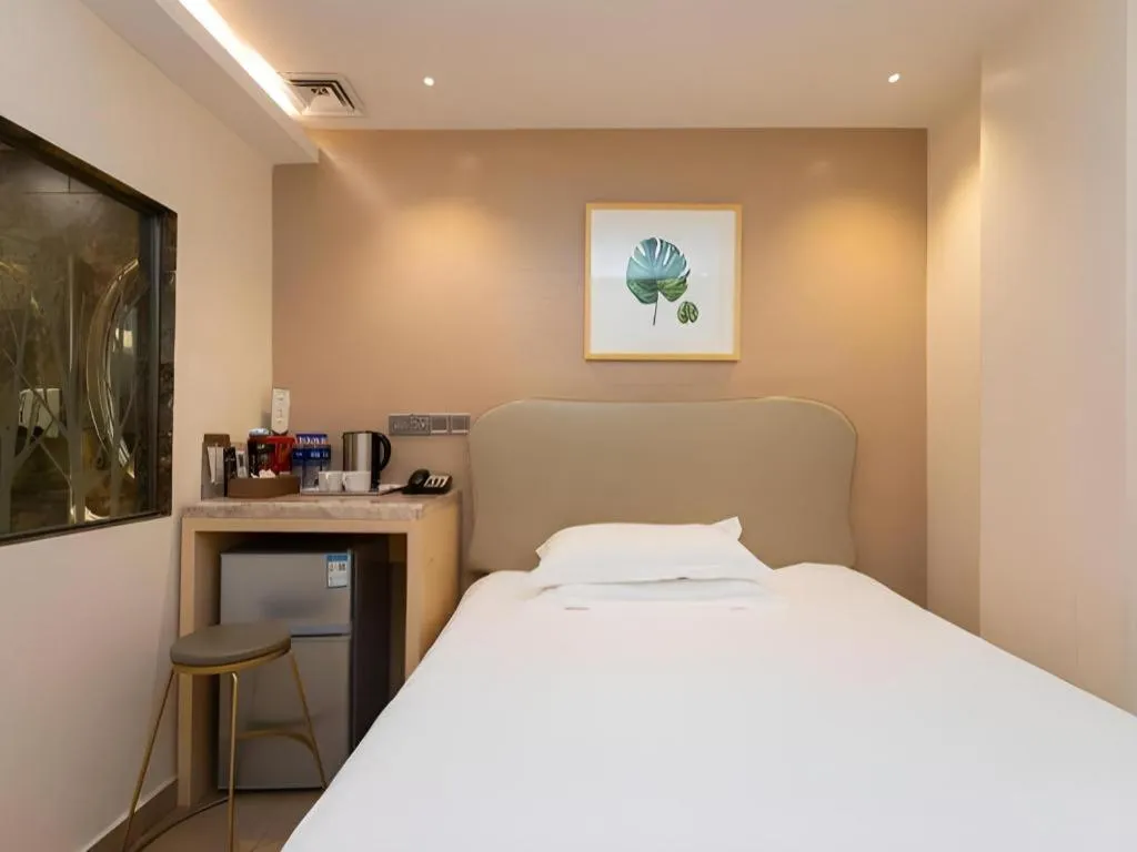 Bed in Leisurely Hotel Shenzhen