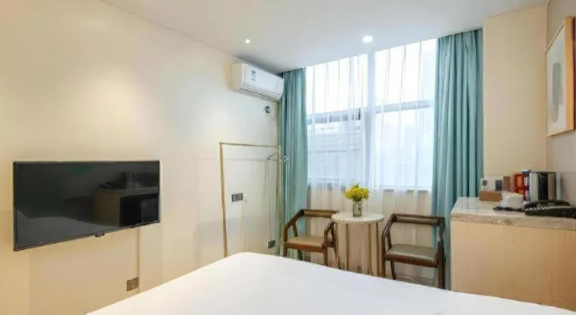 Bed in Leisurely Hotel Shenzhen