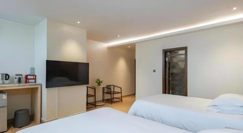 Bed in Leisurely Hotel Shenzhen