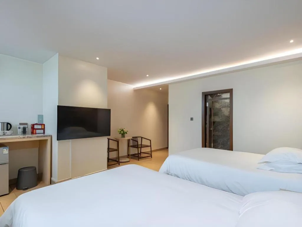 Bed in Leisurely Hotel Shenzhen